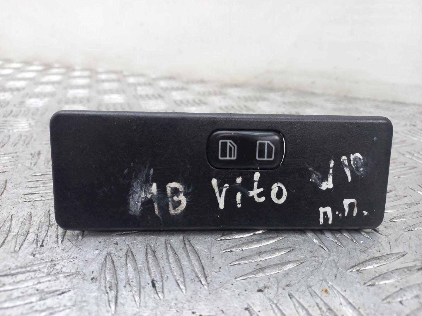 Кнопки стеклоподъемника - Mercedes Vito W638 (1996-2003)